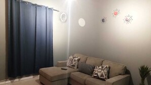Unclassified image, 4 of 6, button - Modern  Apartment  in Kingston  Centrally  located. (Kingston)