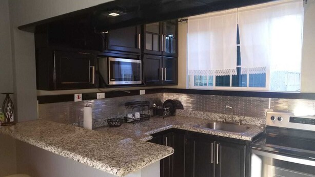 Unclassified image, 1 of 6, button - Modern  Apartment  in Kingston  Centrally  located. (Kingston)