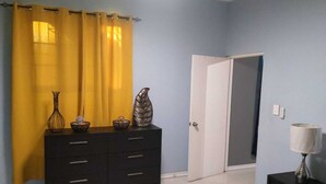 Unclassified image, 3 of 6, button - Modern  Apartment  in Kingston  Centrally  located. (Kingston)