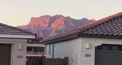 "Charming Gold Canyon guest house: mountain views, outdoor adventures."