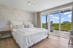 Unclassified image, 2 of 21, button