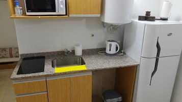 Fridge, microwave, stovetop, electric kettle