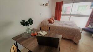Iron/ironing board, Internet, bed sheets