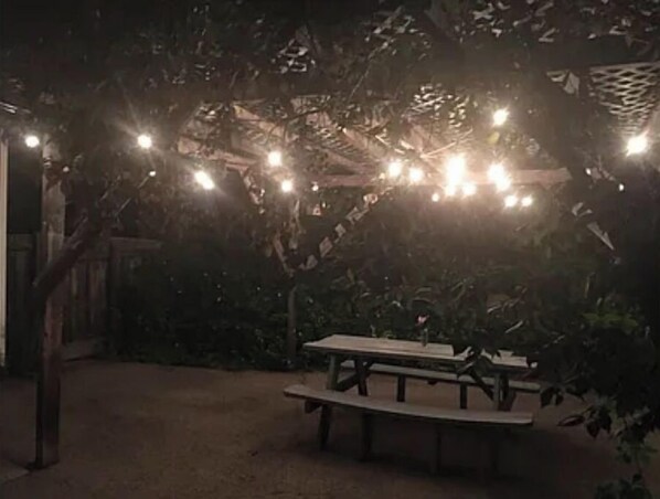 Outdoor dining - An Oasis inside and out! Sweet cottage in Silt (Silt)