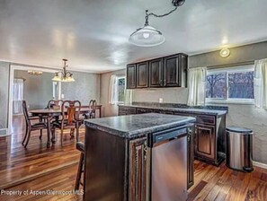 Private kitchen - An Oasis inside and out! Sweet cottage in Silt (Silt)