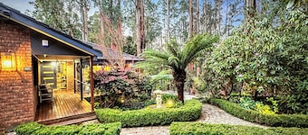 Luxury 5***** Secluded, in Nature - Pet Friendly. Walk to village cafe's, shops