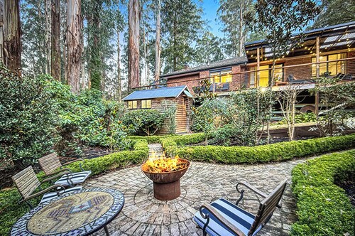 Luxury 5***** Secluded, in Nature - Pet Friendly.  Walk to village cafe's, shops