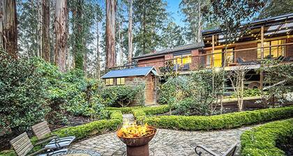 Luxury 5***** Secluded, in Nature - Pet Friendly. Walk to village cafe's, shops