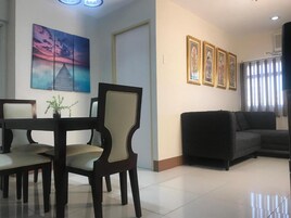 Apartment, 2 Bedrooms, Accessible, Patio | Dining room