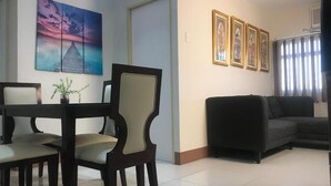 Leilighet, 2 soverom, tilgjengelighetstilpasset, terrasse | Spisestue