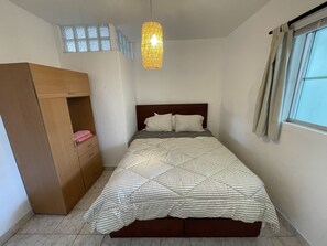 3 bedrooms, free WiFi, bed sheets - Modern Beach Retreat with Pool- 5-Min Walk to Punta Hermosa’s Best Beach (San Miguel)