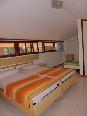 Appartement, 3 slaapkamers, patio, uitzicht op tuin | 4 slaapkamers