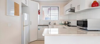 Cheerful 3 bedroom house with free parking