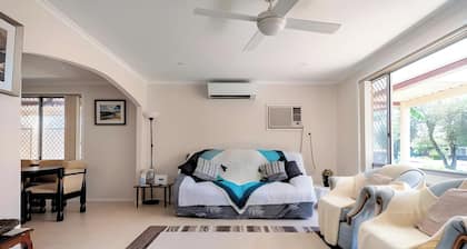 Cheerful 3 bedroom house with free parking