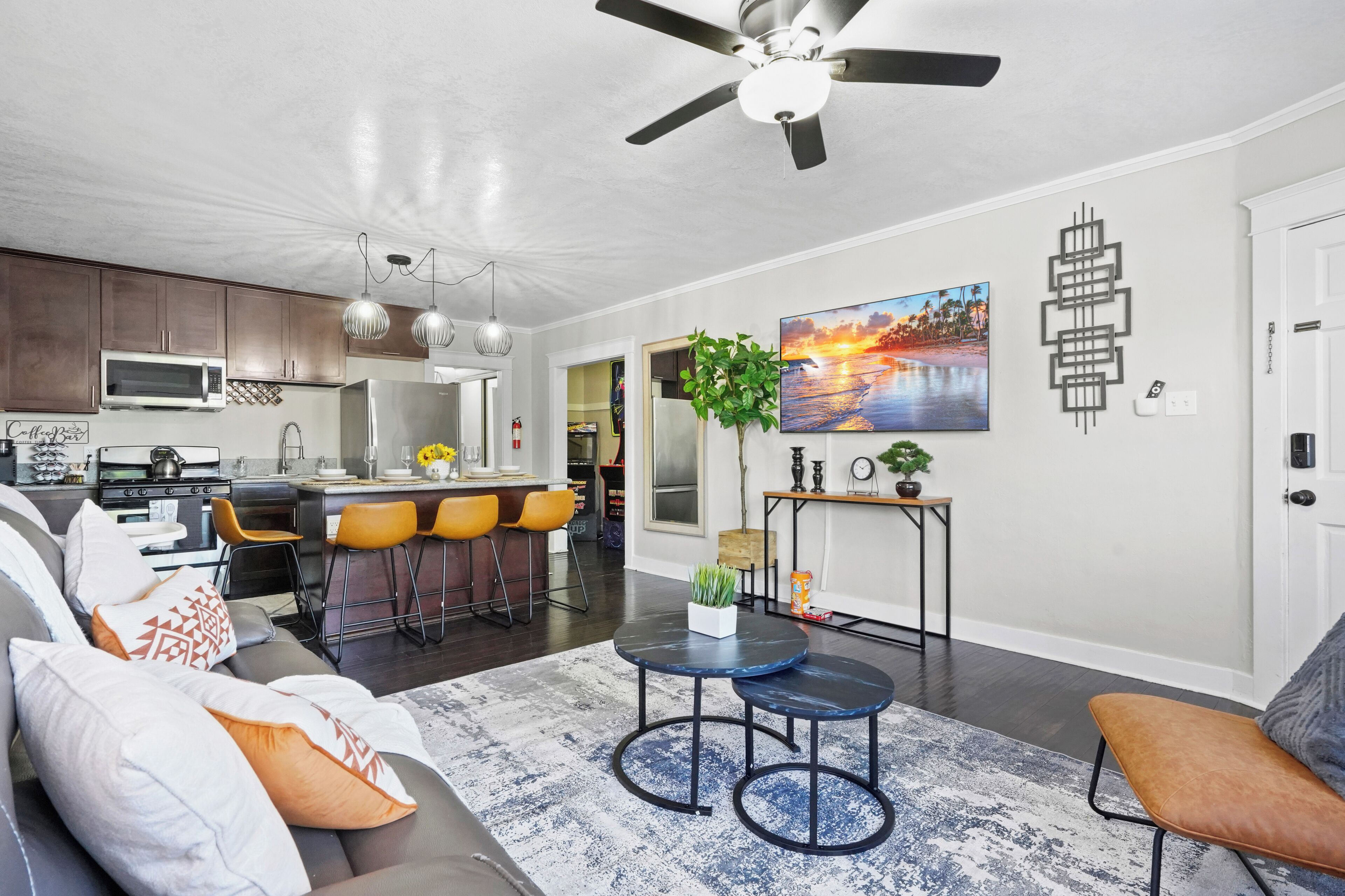 The Casa Ahora, Games, Arcade, Private Patio, Parking, 1 Mile to Beach, King Bed