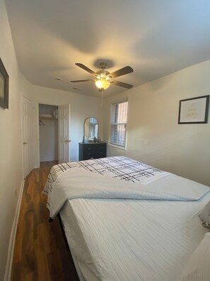 3 bedrooms, desk, iron/ironing board, free WiFi