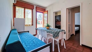 Departamento, 2 habitaciones, vista al jardín | Restaurantes