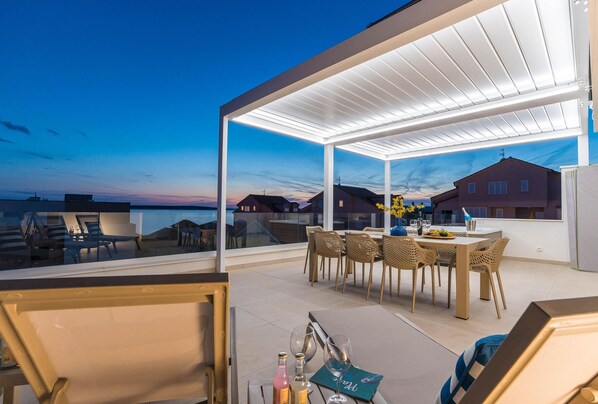 Outdoor dining - Mandre Sunset Luxury Suites (Mandre)