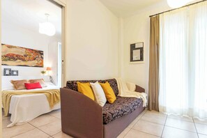 Apartamento, 1 habitación, patio, vistas al jardín | Sala de estar