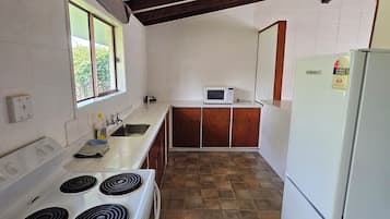 Family Studio, Courtyard View | Private kitchen | Full-sized fridge, microwave, cookware/dishes/utensils