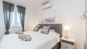 3 bedrooms, in-room safe, iron/ironing board, travel crib - PREMIUM ADRIATIC RESIDENCE (Mandre)