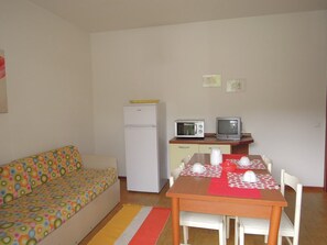 Apartamento, 2 quartos, varanda, vista para o jardim | Opções para refeição