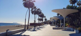 Luxury 3 Bedrooms, Private Heated Pool - EHHouse