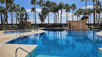 Una piscina cubierta