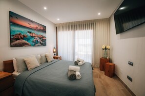 3 chambres, bureau, fer et planche à repasser, lit parapluie