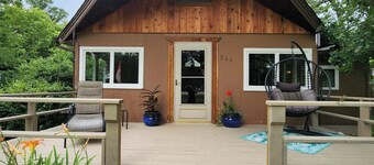 4-Season 3-Bedroom Family Friendly Home Near Pier, Beach & Ice Fishing Roads