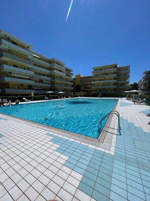 Outdoor pool - Flat for 6 Guests in a Lovely Residence (San Michele al Tagliamento)