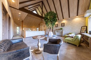 Interior - Almeria Hotel (Yamanakako)