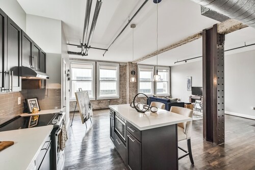 Downtown Loft with Amazing Views!