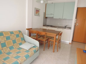 Apartment, 1 Schlafzimmer, Balkon, Gartenblick | Esszimmer