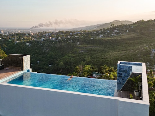 ハヤット スカイ タワーズ