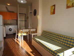 Apartment, 1 Schlafzimmer, Balkon | Esszimmer