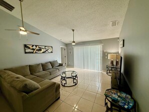 4 bedrooms - Family Superior 4BD House Near Disney Parks (Haines City)