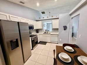 4 bedrooms - Family Superior 4BD House Near Disney Parks (Haines City)