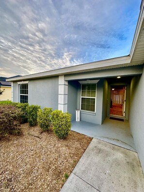 4 bedrooms - Family Superior 4BD House Near Disney Parks (Haines City)