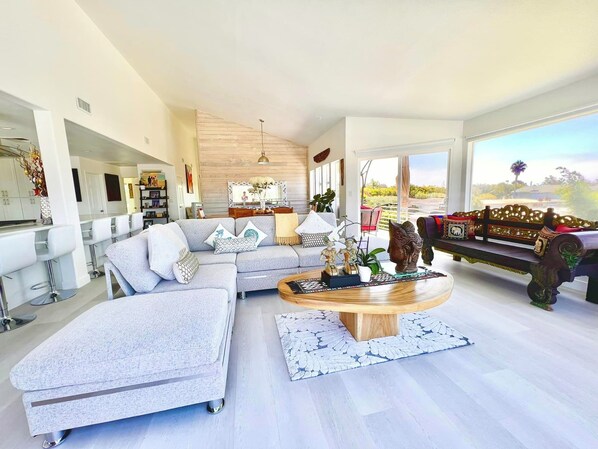 Televisión y chimenea 