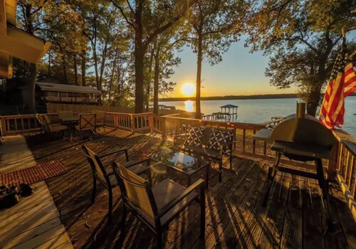 Welcome to Catfish Cabin!