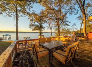 Outdoor dining - Welcome to Catfish Cabin! (Henderson)