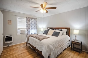 2 bedrooms, WiFi, bed sheets - Welcome to Catfish Cabin! (Henderson)