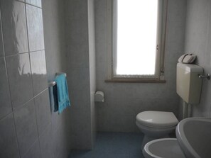 Apartment, 2 Schlafzimmer, Balkon, Meerblick | Badezimmer