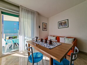 Apartment, 1 Schlafzimmer, Balkon, Stadtblick | Esszimmer