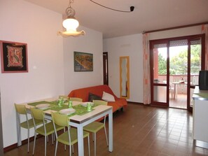Appartamento, 2 camere da letto, balcone | Area soggiorno