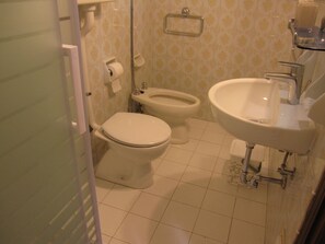 Lejlighed - 1 soveværelse - balkon - udsigt til have | Badeværelse