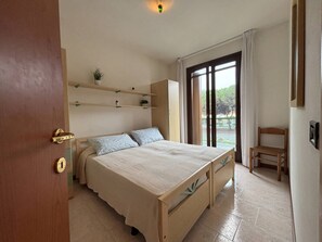 3 bedrooms - Flat for up 7 Guests in Residence With Pool (San Michele al Tagliamento)