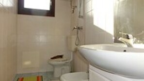 Appartement, 2 chambres, patio, vue jardin | Salle de bain