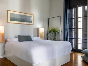 3 bedrooms, iron/ironing board, internet, bed sheets - Misterhost Conde de Torrejón with Terrace (Sevilla)